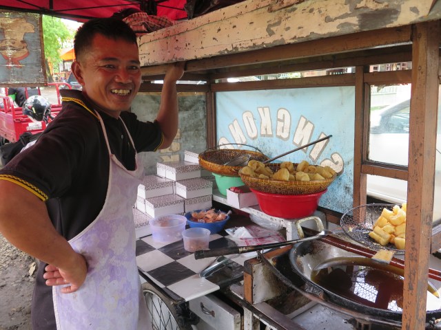 Tukang singkong on Jalan Ambon.